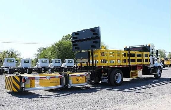 Truck mounted attenuator
